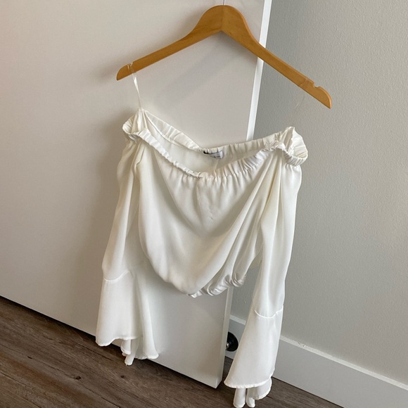 White off the shoulder cropped top with flowy sleeves - Picture 2 of 3